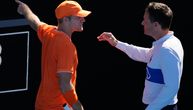 Haos u Melburnu, teniser krenuo da se bije sa navijačem: Sudija trčao preko terena da spreči fizički obračun
