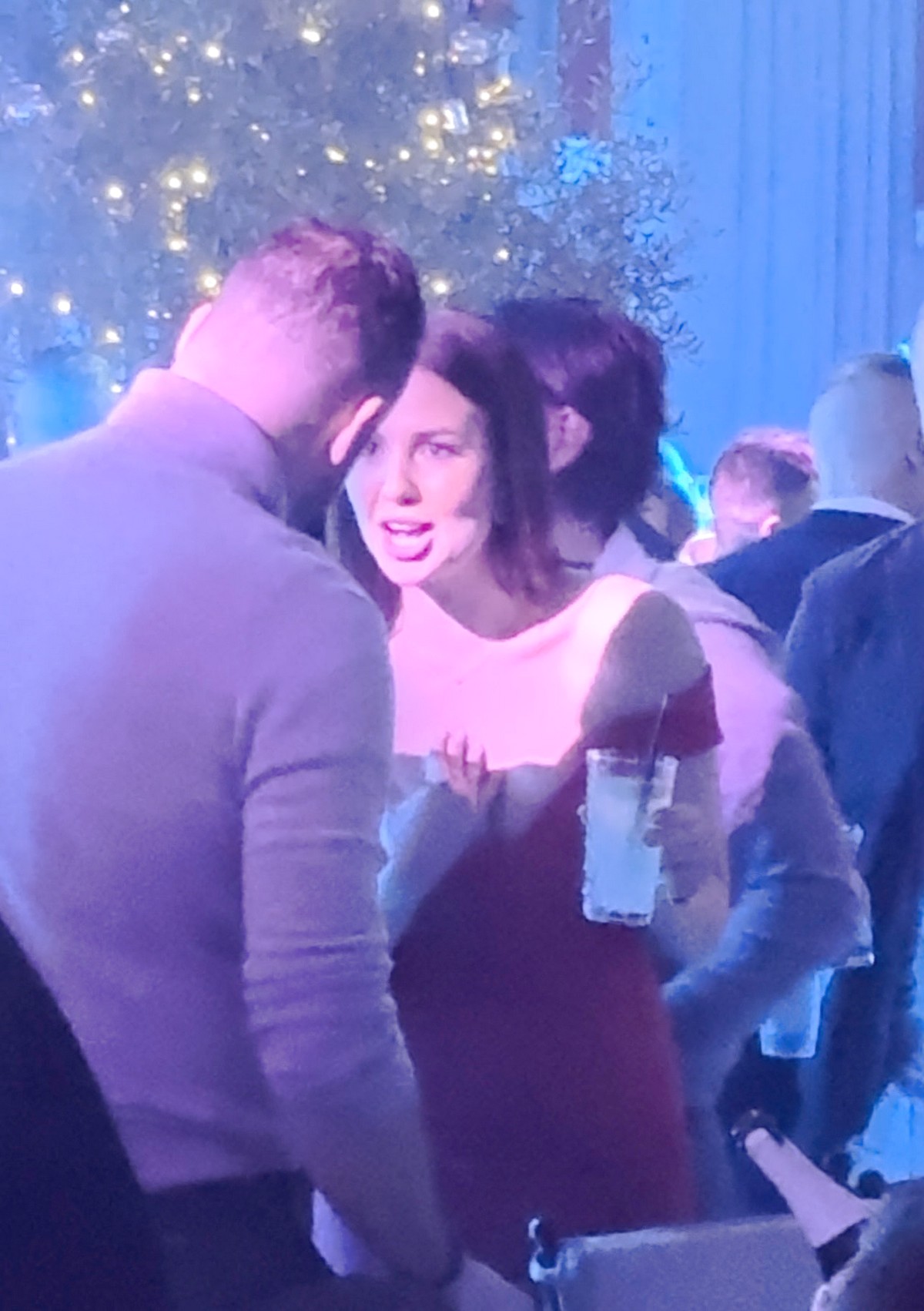 Filip Živojinović "banuo" na nastup Barbare Bobak - prišao joj, izljubili se, pa ćaskao sa fatalnom MISICOM