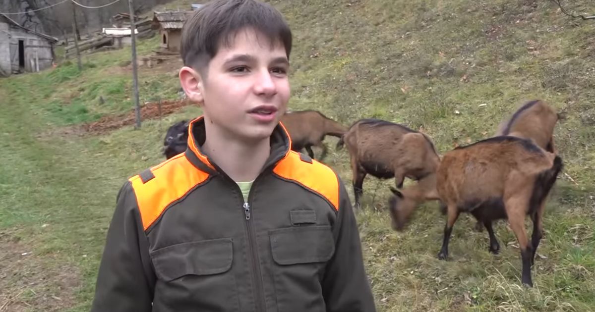 Dečak iz Priboja brine o baki i kozama! Svaki dan pređe 30 km, njegov san nije tipičan za vršnjake: On želi...