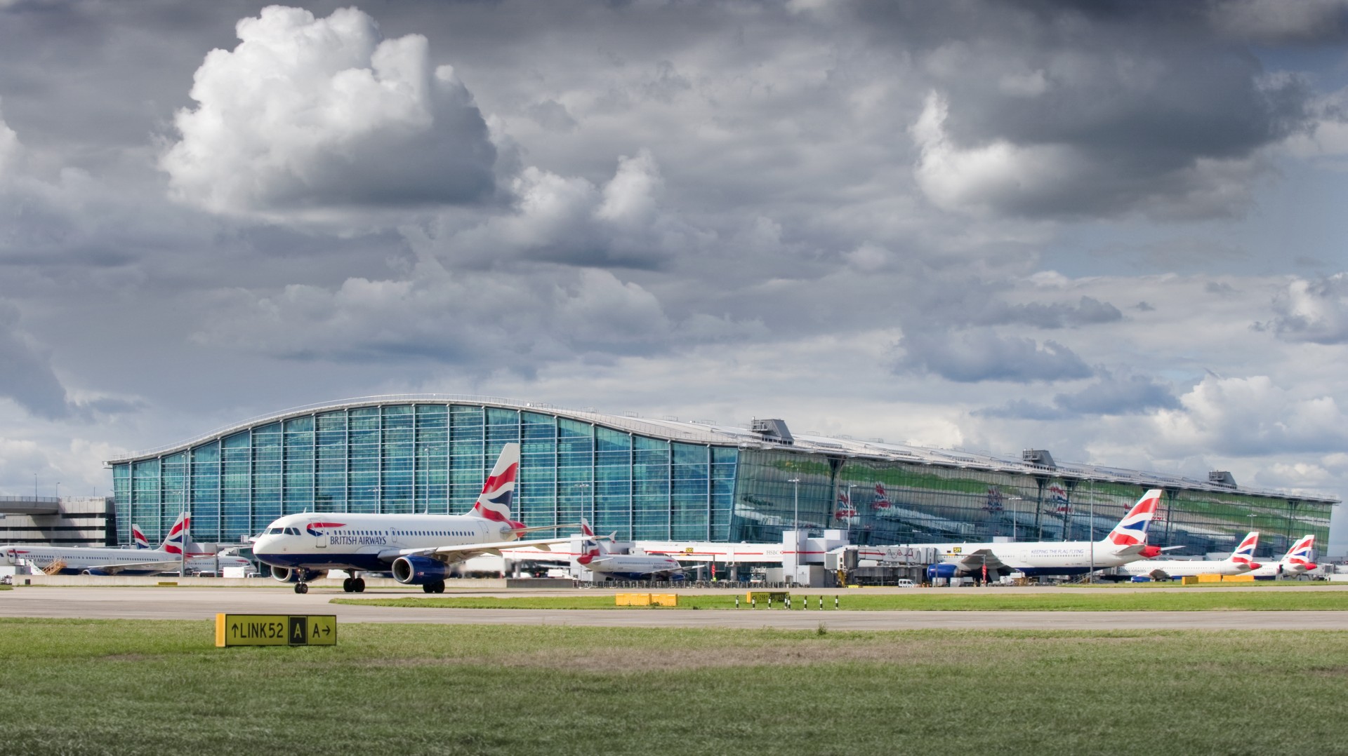 Britanija dala zeleno svetlo za otkazivanje letova unapred: Plan za moguću nestašicu avio-goriva