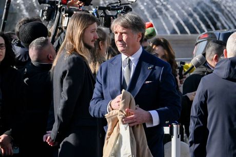 Brunello Cucinelli, Valentino Garavani Sahrana