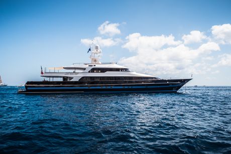 TM BLUE ONE jahta Valentino