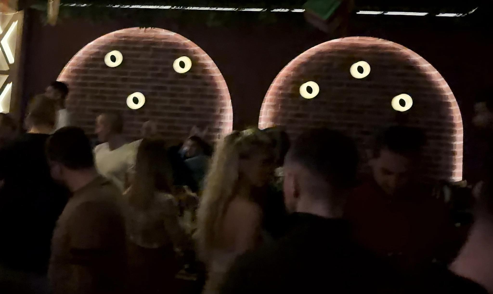 Paparaco! Milica Veličković sa misterioznim muškarcem u noćnom provodu! Evo šta je radila - svi primetili OVO