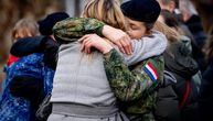 Kraljica Maksima nije mogla da sakrije suze: Princeza obukla vojničku uniformu pa je polili pivom