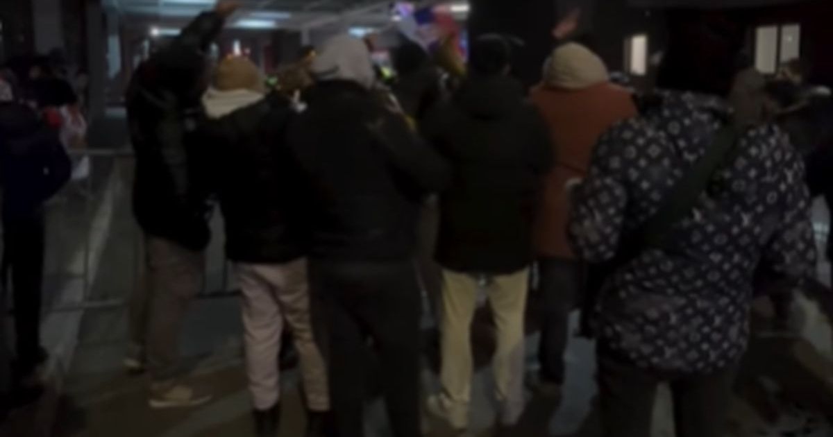 Iznenađenje za vaterpoliste Srbije ispred Arene, zlato Deflina se slavi uz trubače!