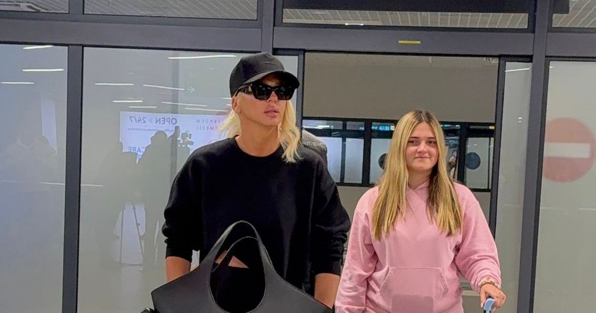 Jelena Karleuša posle drame s Tošićem sva u crnom stigla u Beograd! Evo ko je došao po nju i ćerke