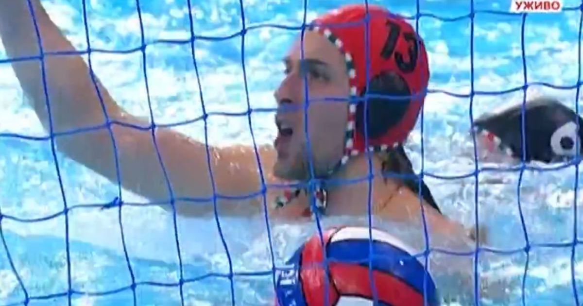 Magična akcija vaterpolista Srbije u finalu: Golmanu Mađarske ubačena lopta u prazan gol, urlao je od besa!