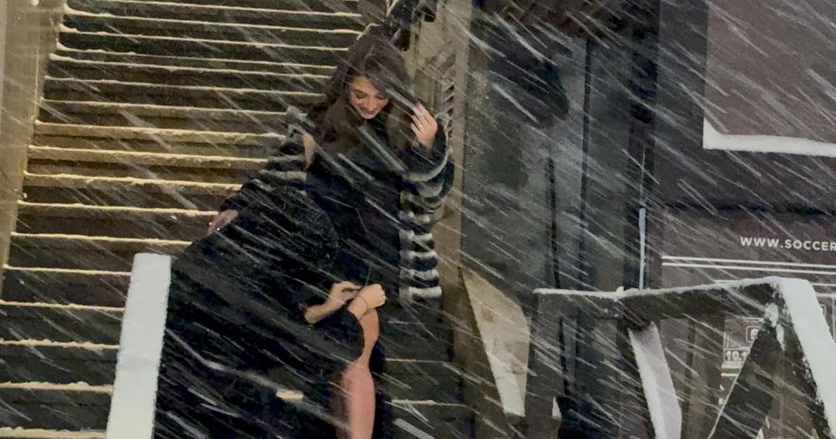 Milici Jokić se otkačila haljina, a ona bez donjeg veša: Doživela neprijatnost usred mećave, umalo se srušila