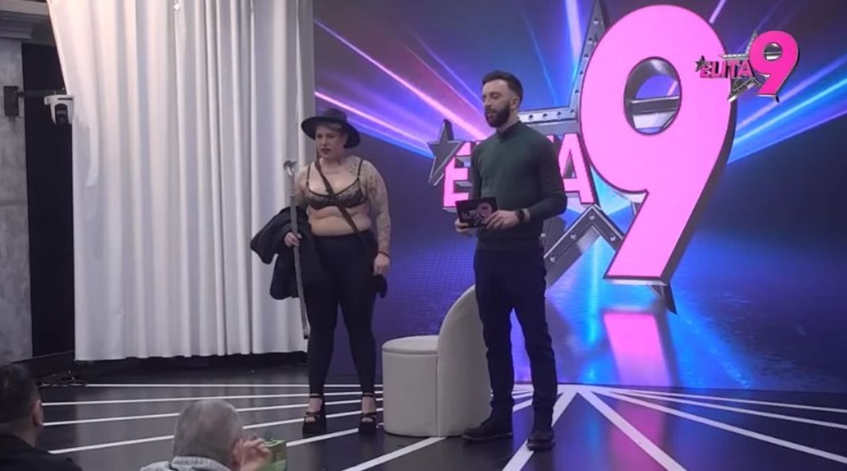 Šok! Matora u brushalteru i štiklama, utegla se u uske helanke, pa pokazala sve: Čak se i našminkala