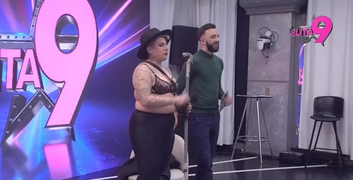 Šok! Matora u brushalteru i štiklama, utegla se u uske helanke, pa pokazala sve: Čak se i našminkala