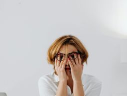 žena, žene, zagrljaj, suze, plač, tuga