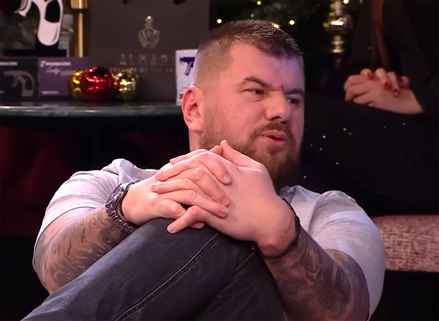 Šok! Učesnicima Elite pušten snimak na kom se Janjuš i Uroš strastveno ljube, Aneli zanemela: "Čekajte..."