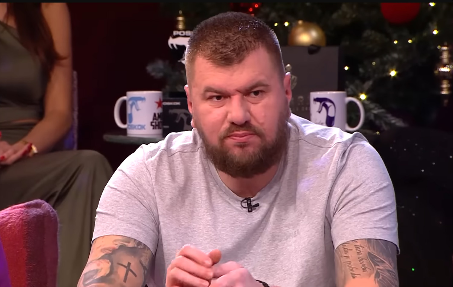 Šok! Učesnicima Elite pušten snimak na kom se Janjuš i Uroš strastveno ljube, Aneli zanemela: "Čekajte..."