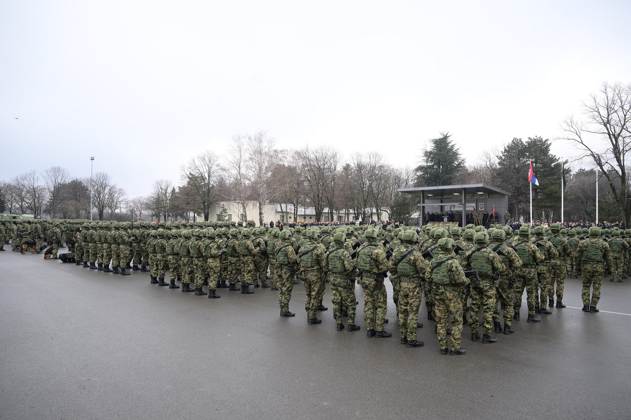 Povratak vojske - kraj ljubavi? Srpkinje otkrile da li bi čekale momka 12 meseci, a jedan komentar sve POKOPAO
