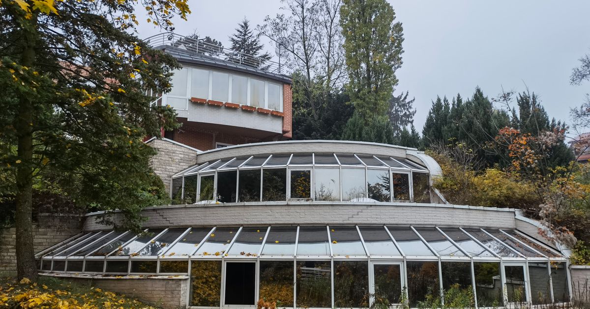 Ovako izgleda unutrašnjost napuštene vile milijardera: Nekada odlučivao o sudbini cele zemlje, pa umro u bedi