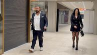 Šok stajling devojke najbogatijeg domaćeg pevača! Kod Amidžića stigla u halterima, kadar otpozadi je "bruka"