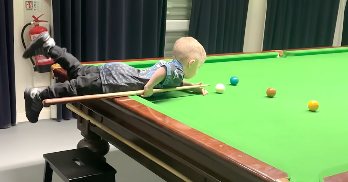 MAJSTORE, SVAKA ČAST! Dvogodišnjak postavio dva Ginisova rekorda trik-udarcima u snukeru