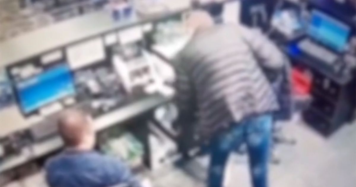 Upao u kladionicu punu ljudi, pa ukrao novac: Pogledajte snimak drskog razbojništva na Karaburmi