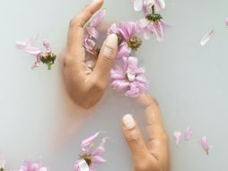 nokti, mlečni nokti, cveće, manikir