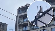 Podignite glavu ako ste kod Kalenića: OVO visi sa krova, samo vetar deli prolaznike od nesreće!