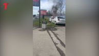Kuljao dim, začuo se prasak: Ovim automobilima niko nije smeo da priđe, Beograđani gledali kako ih guta vatra!