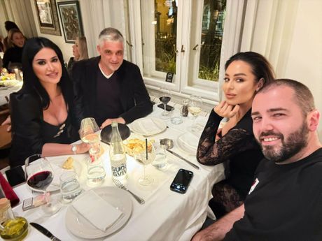 Čedomir Jovanović i Aca Kos sa prijateljicama