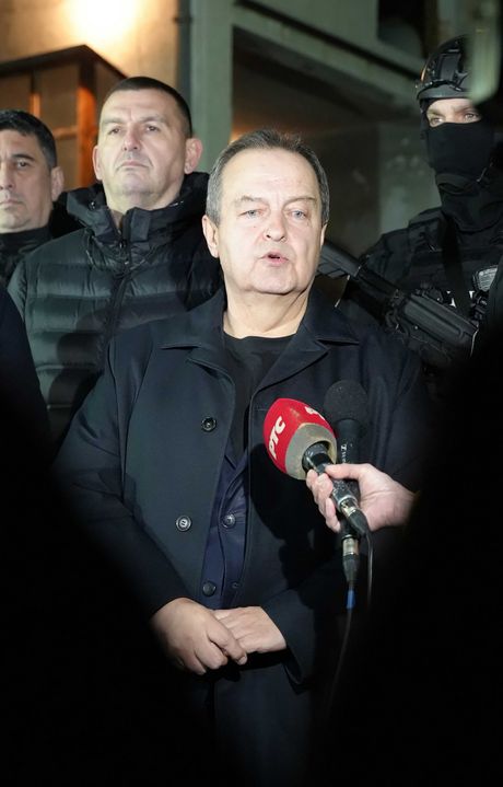 Ivica Dačić Uprava kriminalističke policije Kruševac policija zaplena pet tona marihuane marihuana droga narkotici oružje automatska puška