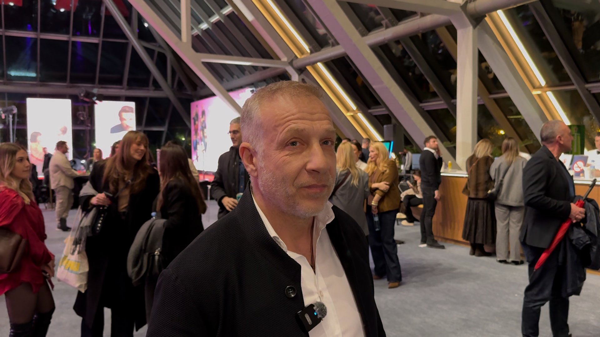 Voditelj pokazao pakleno telo: Ocrtavaju se trbušnjaci a ovo je njegova ishrana - ovu namirnicu ne zaobilazi