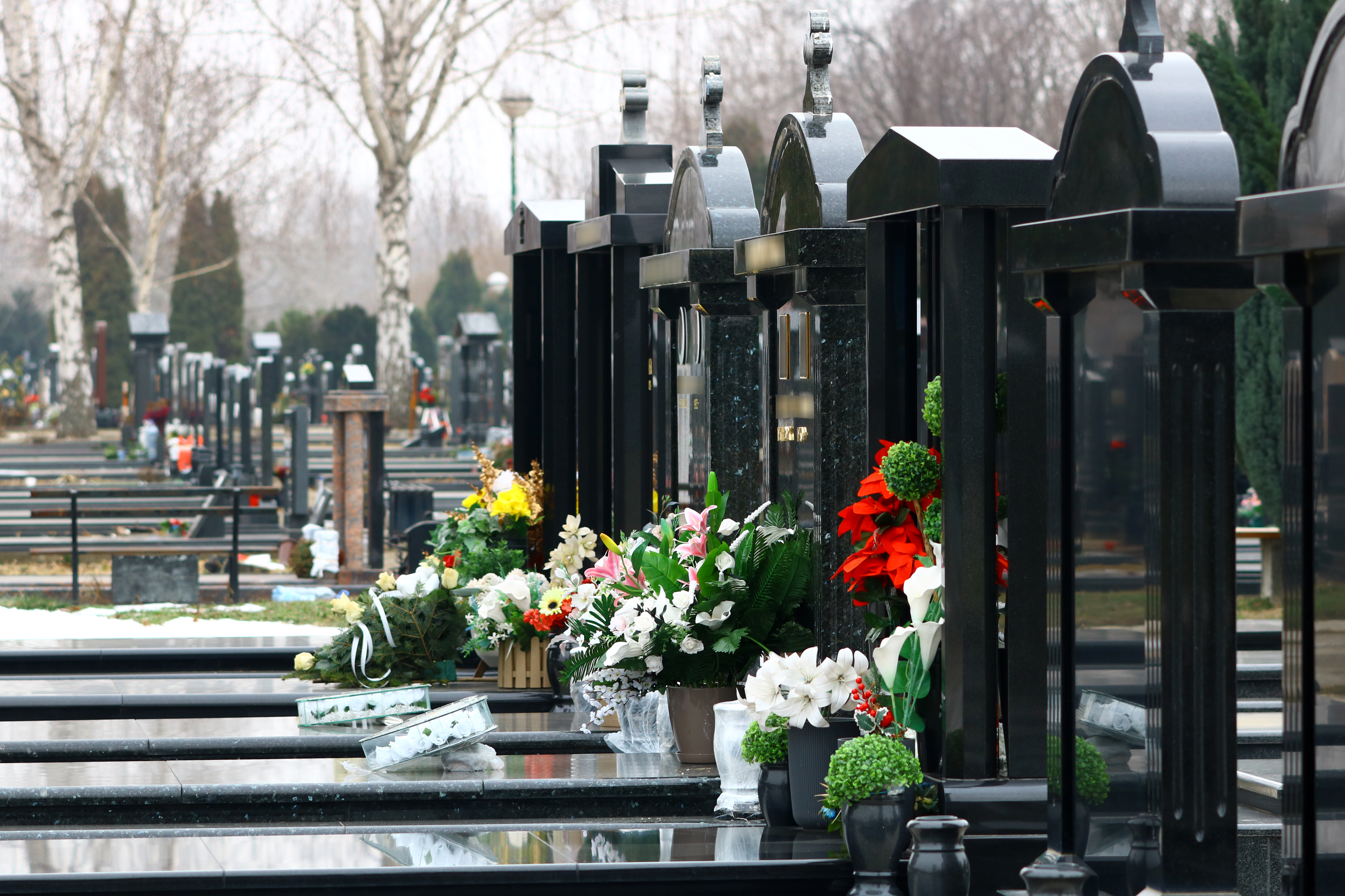 Radno vreme JKP "Pogrebne usluge" tokom Uskrsa: Bez sahranjivanja u petak i nedelju, Servisni centar radi 24/7