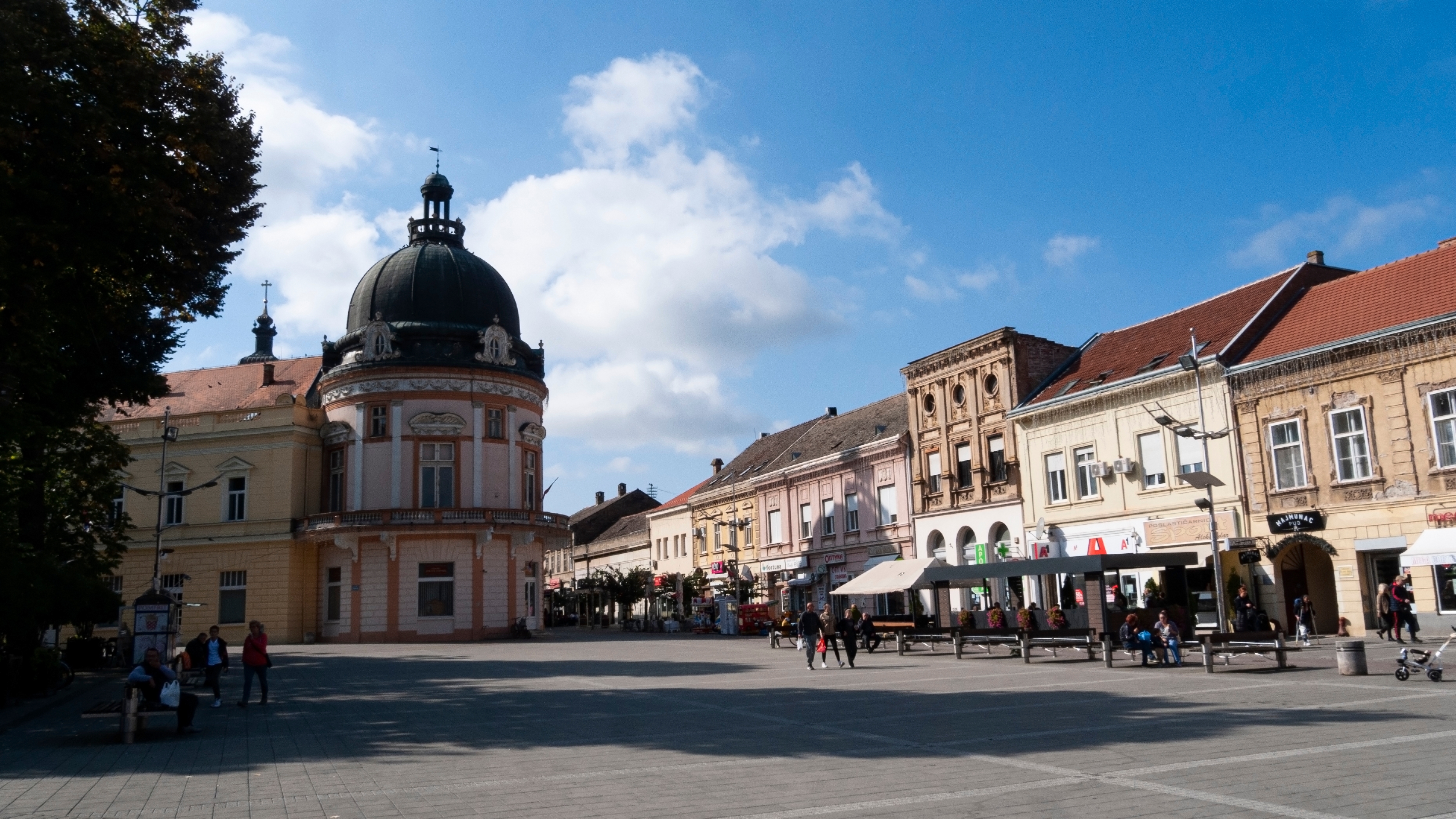 Grad pust zbog 40+ stepeni, a onda se pojavila ona: Prizor iz Sremske Mitrovice oduševio sve