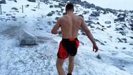 PODVIG ILI LUDOST?! U šortsu do vrha planine: Malo ko bi izdržao -37°C i vetar od 50 km/h