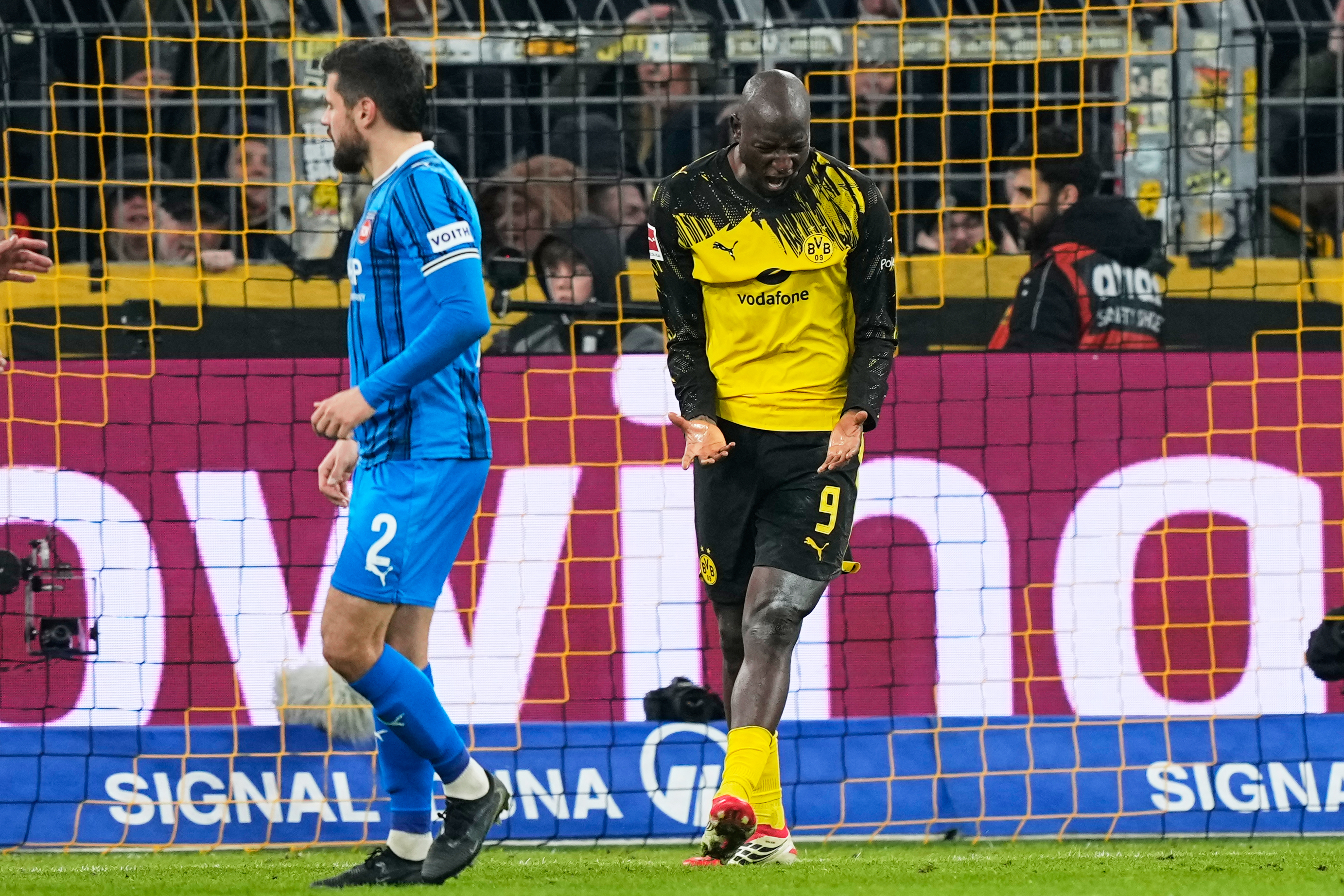 Skandal u Dortmundu: Prvi napadač tima odbio da se rukuje sa Hrvatom zbog izmene