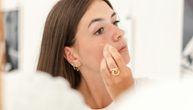 Dermatolozi otkrivaju trik: Namažite ovo preko seruma pred spavanje i probudićete se sa kožom mekom kao svila
