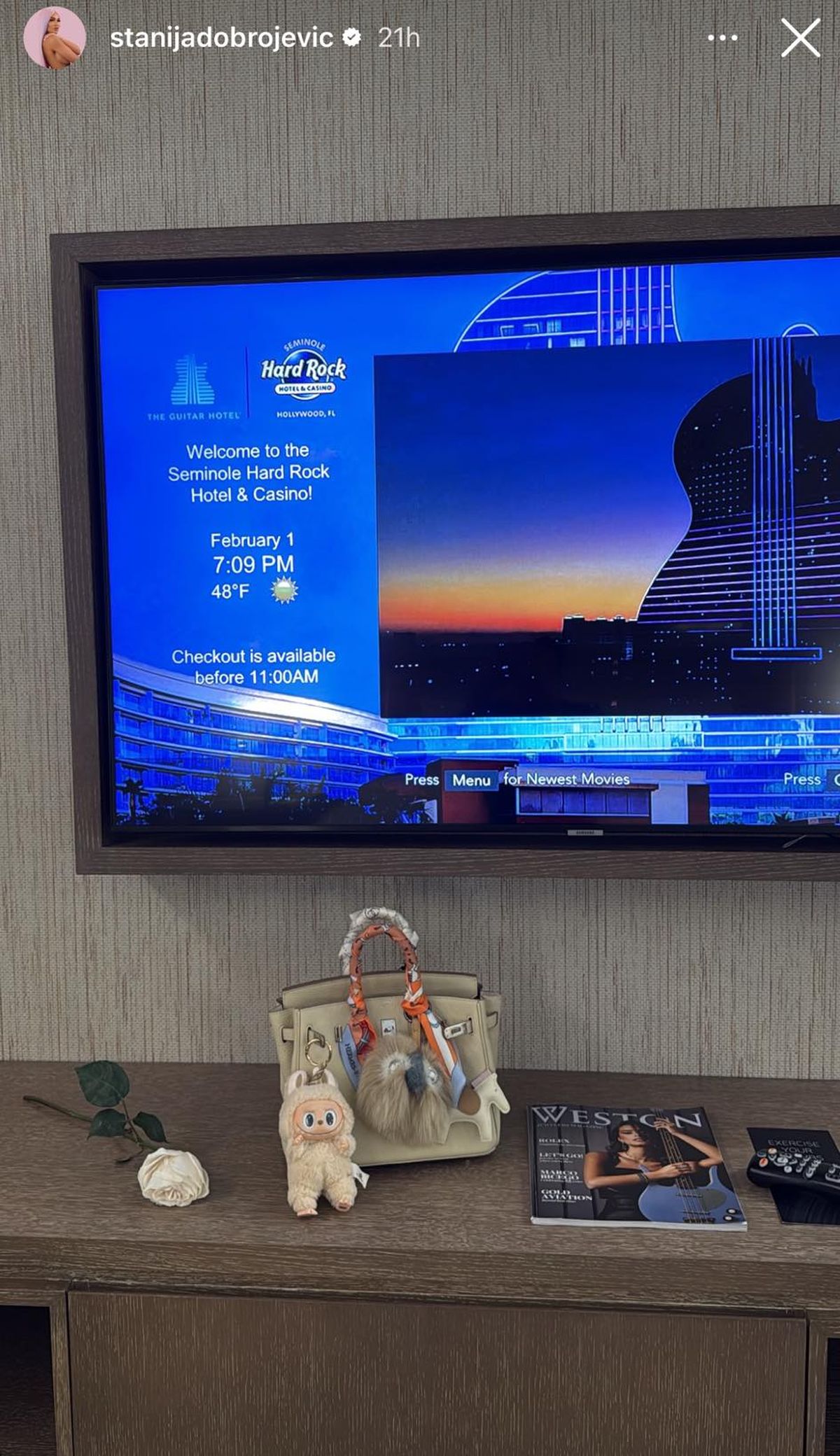 "Ali prvo..." Stanija provocira kao nikada! Pokazala golo telo, ogrnula samo peškirić! Pogled je BRUKA dobar