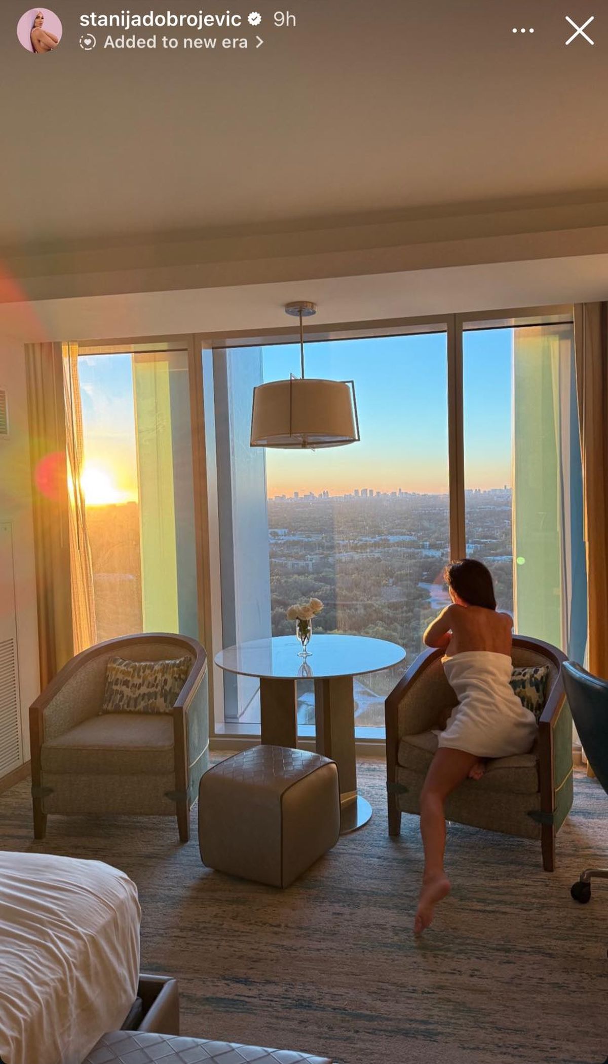 "Ali prvo..." Stanija provocira kao nikada! Pokazala golo telo, ogrnula samo peškirić! Pogled je BRUKA dobar