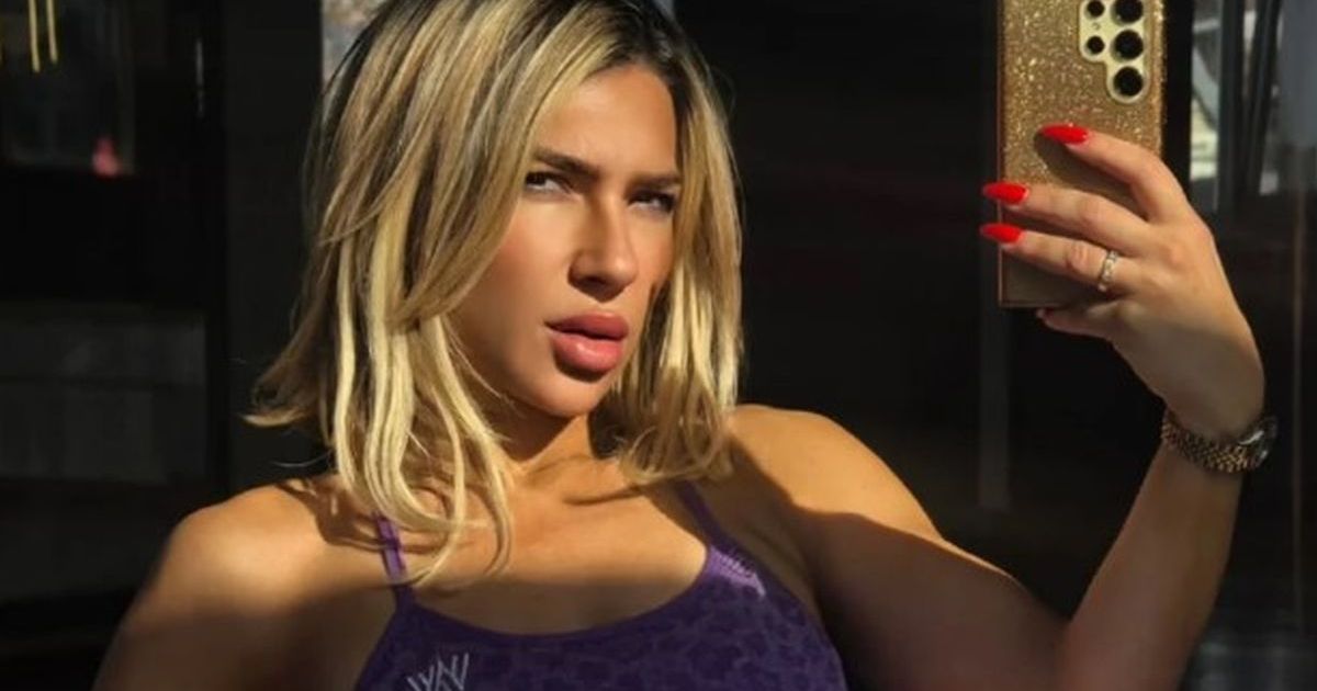 "Beba" Jovana Jeremić pokazala stomak i izazvala lavinu komentara! Pozirala u malenom topu, sve se ocrtava