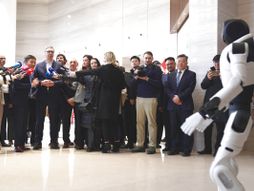 VUČIĆ ROBOTI MINTHAGIBOT