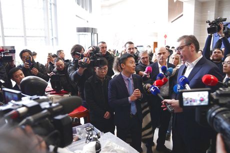 VUČIĆ ROBOTI MINTHAGIBOT