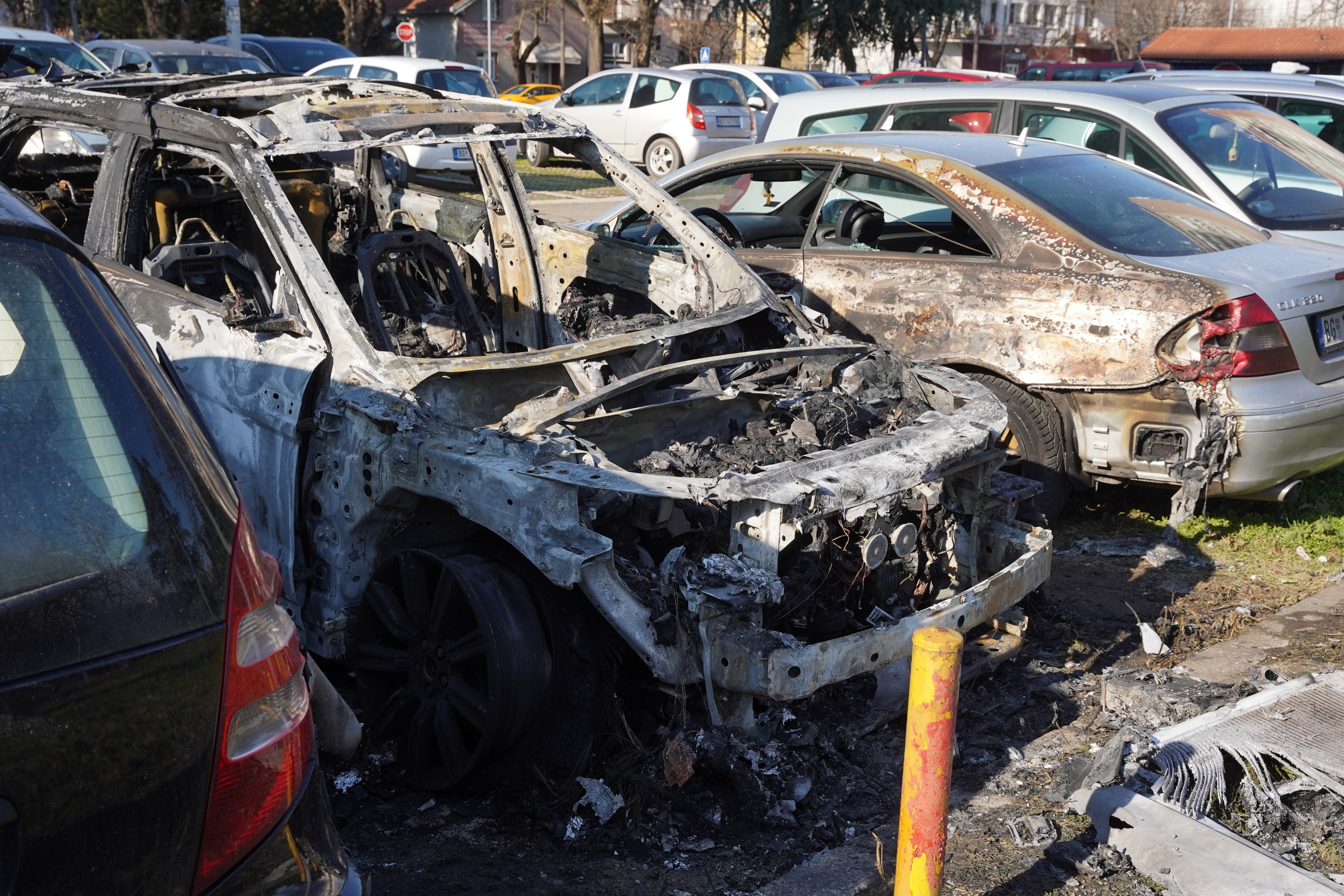 Bačen molotovljev koktel na automobil u Obrenovcu