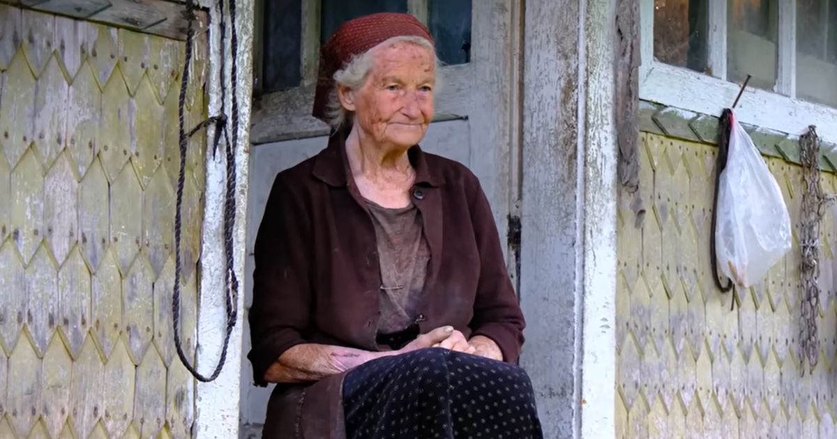 Usamljena baka (84) živi u staroj kući usred šume: Jedina veza sa svetom joj je OVA naprava