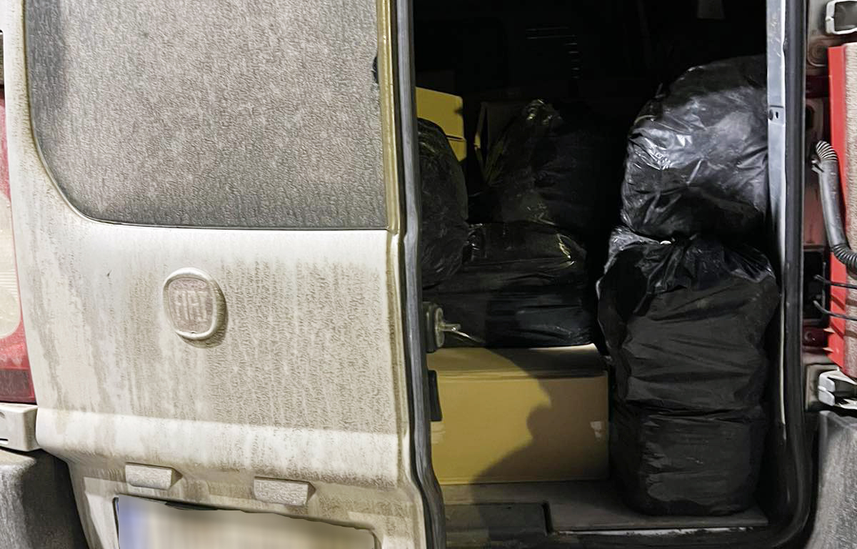 U Hrtkovcima uhapšen muškarac iz Sremske Mitrovice: Policija u kombiju pronašla 540 kilograma duvana