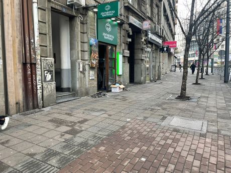 Kolarčeva, bačena bomba na lokal