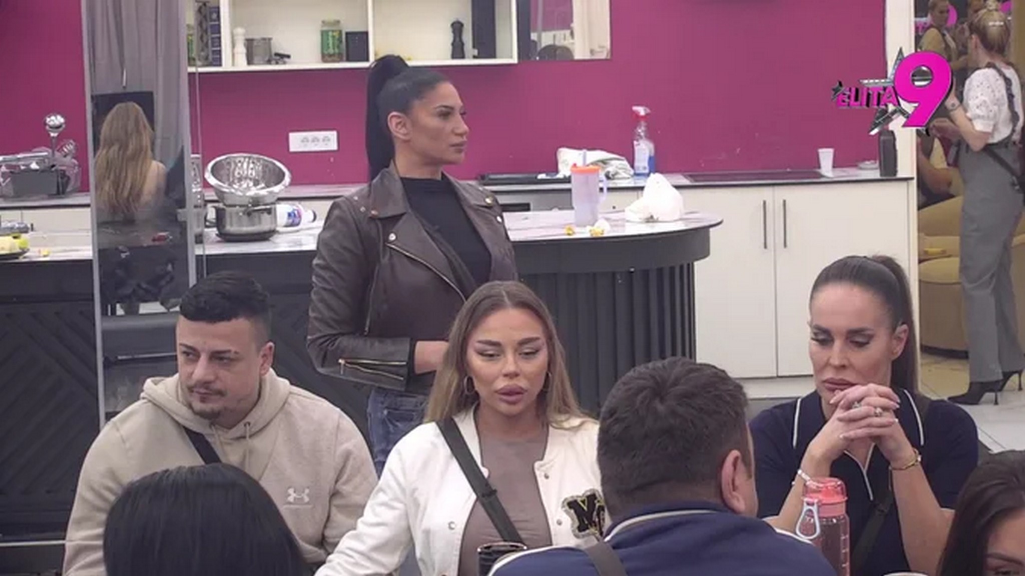Haos u Eliti! Aneli ponižena kao nikad: Janjuš eksplodirao, pa joj sasuo u lice sve, ovom rečenicom je ZAKUCAO