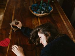 žena, udovica, tuga, tužna, devojka, gubitak