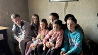 Deca koja nikada nisu slavila rođendane konačno se uselila u novi dom: Ima ih 8 i često su bili gladni