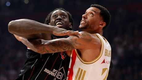 Johnathan Motley, Džoel Bolomboj