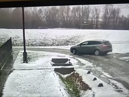 Lopov ukrao automobil u kom je bilo dete, Mađarska