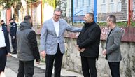 Vučić sa roditeljima troje mladih ubijenih u Duboni i Malom Orašju 2023. godine