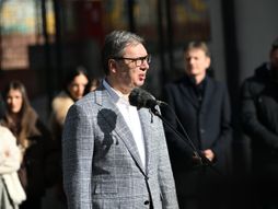 Aleksandar Vučić, Mladenovac, Gimnazija