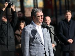 Aleksandar Vučić, Mladenovac, Gimnazija